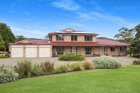 Roxy - A Secluded Luxury Estate Near Berry, Where Serenity Meets Family Comfort - Hobart Tourism 1