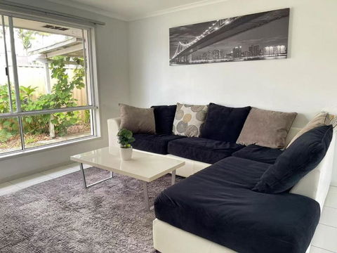 Runaway Bay Family Haven With 4beds - Hobart Tourism 0