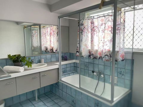 Runaway Bay Family Haven With 4beds - Hobart Tourism 2