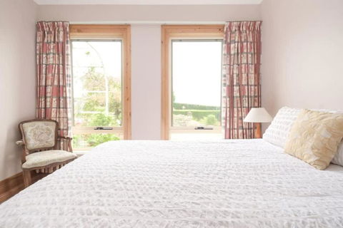 Rural Apartment With Stunning Views - Hobart Tourism 3