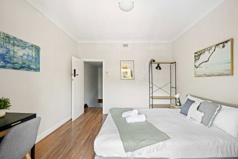 Rustic Queen Room In Glebe - Next To USYD - Shared Bathroom - Tourism TAS 0