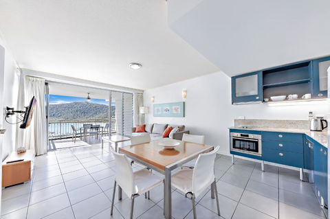 Sails On The Sea - Club Wyndham - Tourism TAS 1