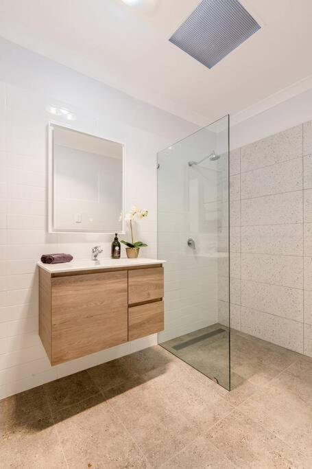 Salt & Pepper; Beautiful Town House In Margs! - Tourism TAS 2