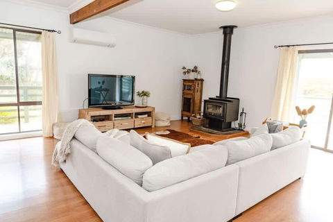 Salt Bush Cottage Peterborough - Hobart Tourism 0