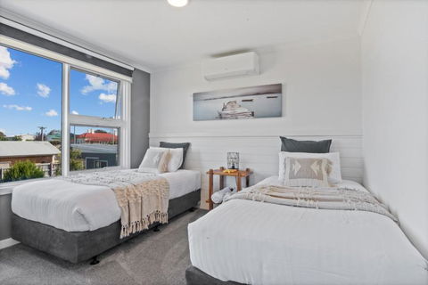 SALTAIR Beach House Right In Town - Tourism TAS 2
