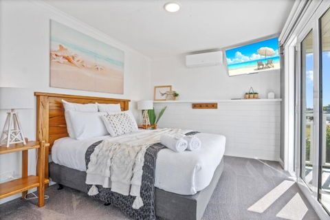 SALTAIR Beach House Right In Town - Tourism TAS 1