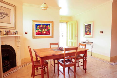 SaltBush Cottage - Hobart Tourism 3