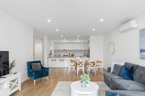 Saltwater Escape - Contemporary Seaside Stunner - Hobart Tourism 1