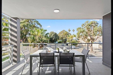 Saltwater Escape - Contemporary Seaside Stunner - Hobart Tourism 3