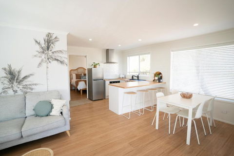 Sanbis Cabin - Hidden Boutique Retreat, Sea Views - Tourism TAS 2