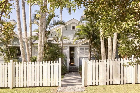 Sanctuary Spaces - Kia Ora Byron - Hobart Tourism 1
