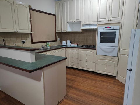 S&S Guest House - Tourism TAS 3