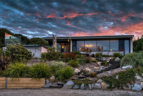 SALT Luxury Couples Villa - Hobart Tourism 3