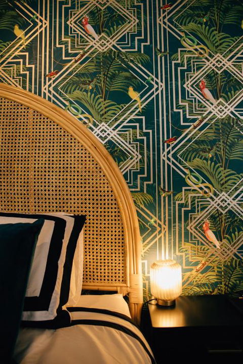 Rooms Of Renown - The Enterprise Suite - Hobart Tourism 1