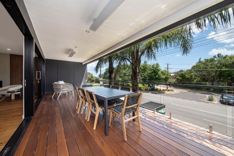 Sandringham Sunshine Escape - Hobart Tourism 1