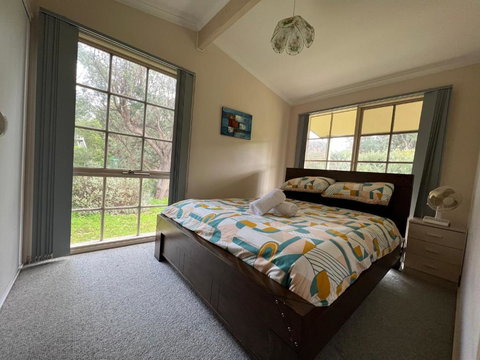 Sand, Surf & Sun - Tourism TAS 0