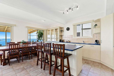 Sandbar On Moreton 5 Bedroom - Hobart Tourism 3