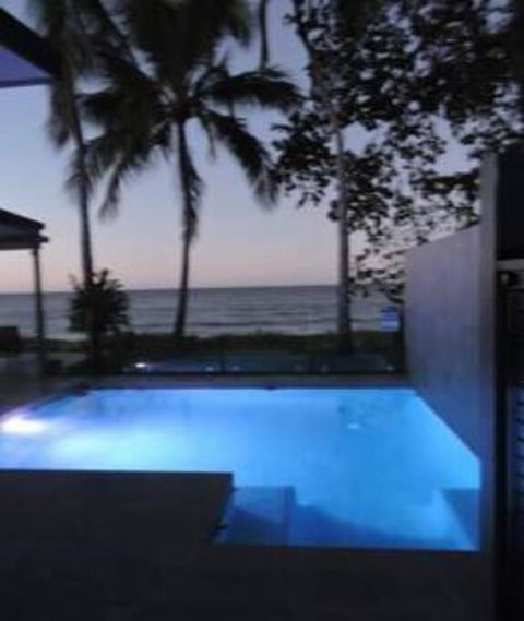 Sandcastle Retreat - Absolute Cairns Beachfront - Hobart Tourism 1