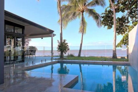 Sandcastle Retreat - Absolute Cairns Beachfront - Hobart Tourism 0