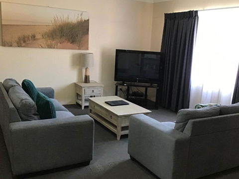 Sandcastles Holiday Apartments - Tourism TAS 3