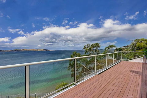 Sandy Bay Beachfront Oasis Direct Beach Access - Tourism TAS 1