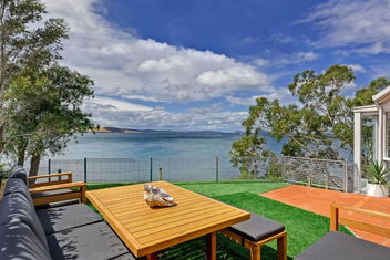 Sandy Bay Beachfront Oasis Direct Beach Access with Tourism TAS