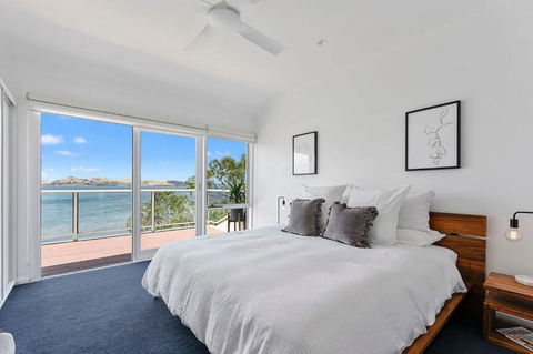 Sandy Bay Beachfront Oasis Direct Beach Access - Tourism TAS 3