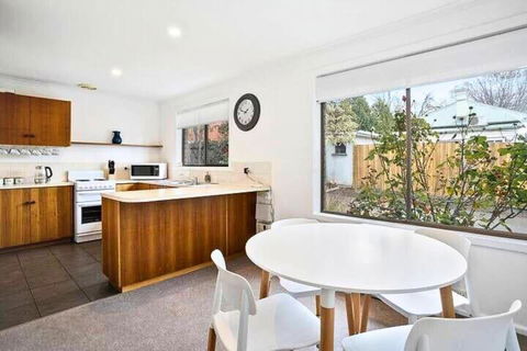 Sandy Bay Cozy Cottage Close To CBD - Tourism TAS 1