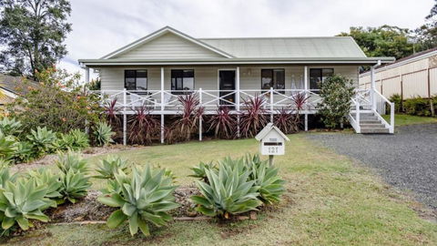 Sandy Cottage - Hobart Tourism 0
