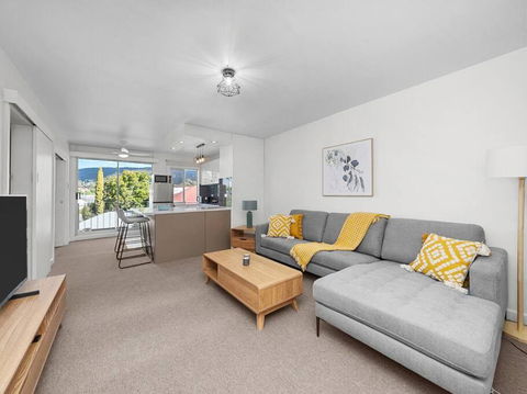 Sandy Bay Apartment With Hobart River View, Near UTAS - Stroll To Cafes And Shops - Tourism TAS 0