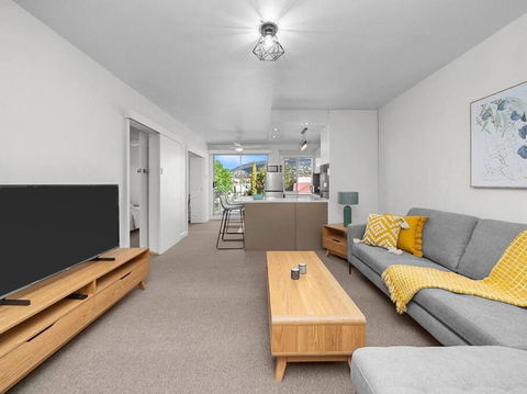 Sandy Bay Apartment With Hobart River View, Near UTAS - Stroll To Cafes And Shops - Tourism TAS 2