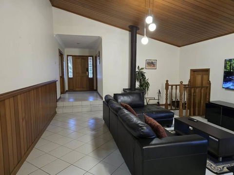 Serene Escape In Altona Meadows - Hobart Tourism 0