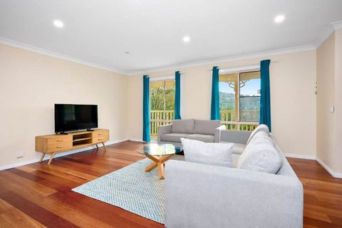 Spacious 3BR Family Haven In Upper Ferntree Gully - Hobart Tourism 1