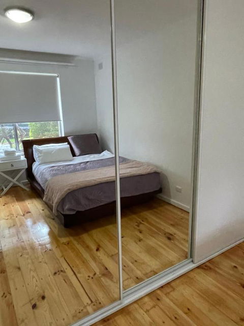 Spacious Beautiful Room - Hobart Tourism 1