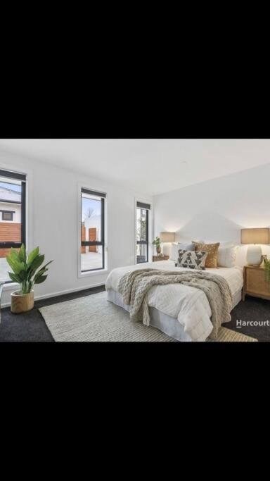 Spacious House Close To Hobart CBD WiFi And New Sony QLED Smart TV - Hobart Tourism 2