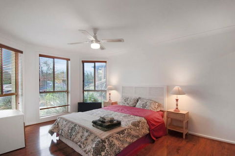 Spacious Seabrook Hideaway Near The Bay - Hobart Tourism 2