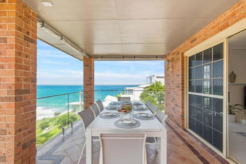 Stanwell Park Escape - Sprawling Beachfront Living - Tourism TAS 0