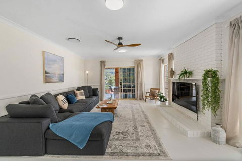 Stanwell Park Escape - Sprawling Beachfront Living - Tourism TAS 1