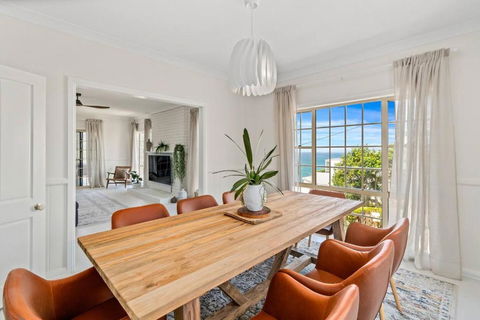 Stanwell Park Escape - Sprawling Beachfront Living - Tourism TAS 2