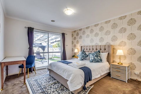 StayAU Tranquil 4BR Lakeside Retreat In Seabrook - Hobart Tourism 3