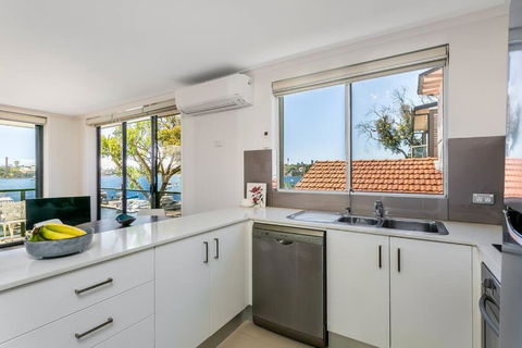 STG38 - Stunning Waterfront Apartment - Drummoyne - Tourism TAS 2