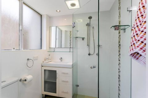 STG38 - Stunning Waterfront Apartment - Drummoyne - Tourism TAS 3