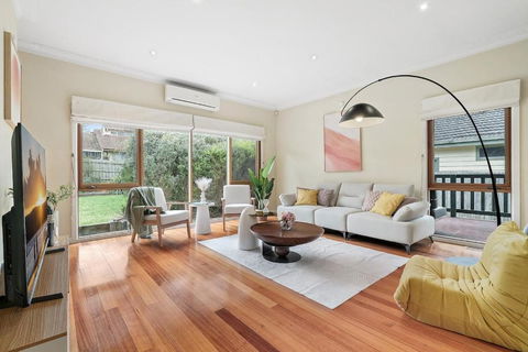 Stunning Family Home The Heart Of Box Hill North - Hobart Tourism 0