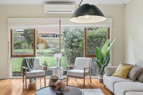 Stunning Family Home The Heart Of Box Hill North - Hobart Tourism 1