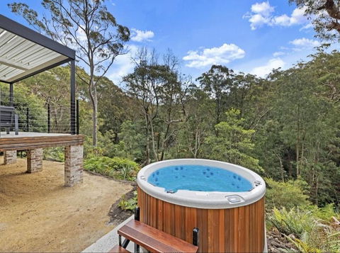 Stunning Peaceful Holiday Haven With Waterfall - Hobart Tourism 0