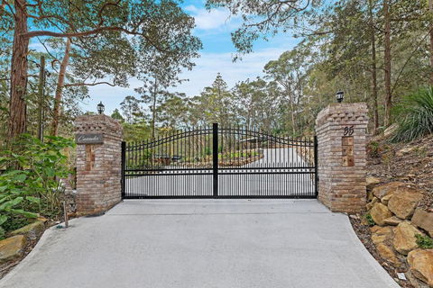Stunning Peaceful Holiday Haven With Waterfall - Hobart Tourism 2