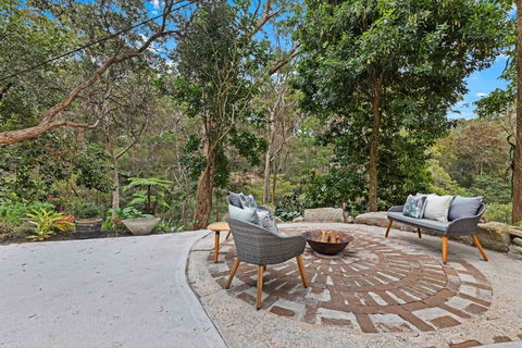 Stunning Peaceful Holiday Haven With Waterfall - Hobart Tourism 3