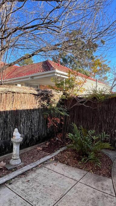 Sunny Retro Home Burnside Area - Hobart Tourism 1