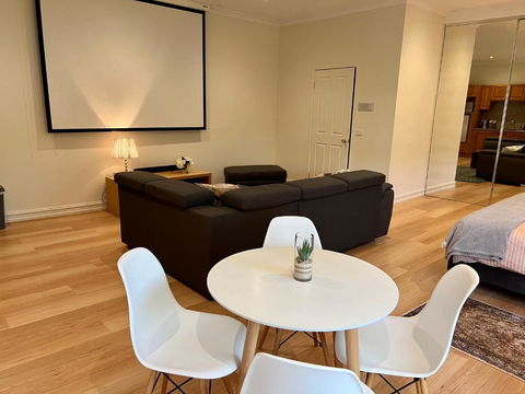 Super Luxury Self Contained Studio Unit - Hobart Tourism 2