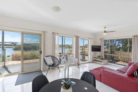 T2 12 Wentworth Pde Hindmarsh Island - No Linen Included - Tourism TAS 3
